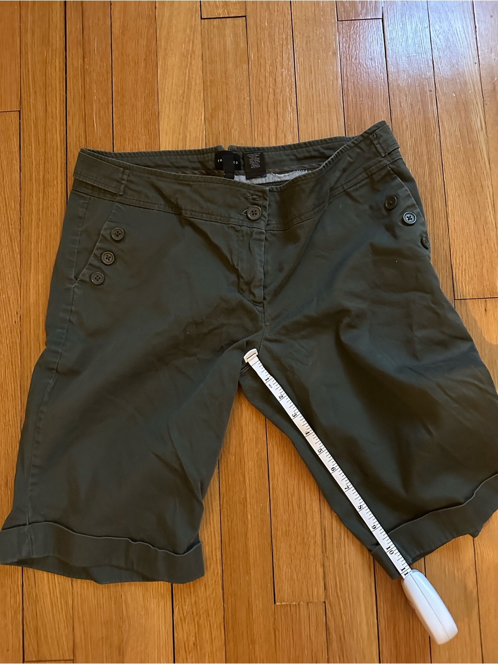 The Limited Olive Green Button-Accent Bermuda Shorts size 10 Women’s GUC